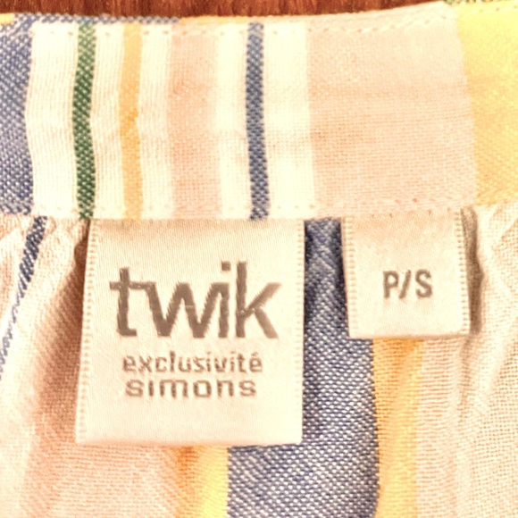 Cropped Striped Top - Picture 2 of 3